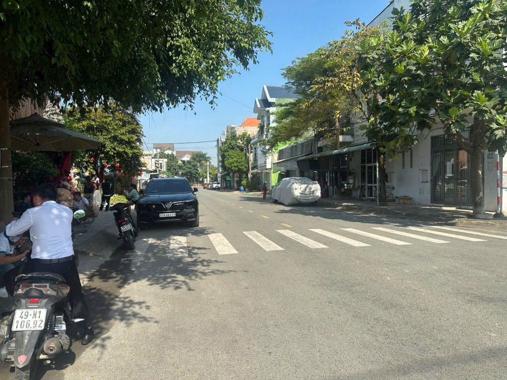 NHÀ ĐẸP NGUYỄN VĂN TIẾT – TRUNG TÂM LÁI THIÊU