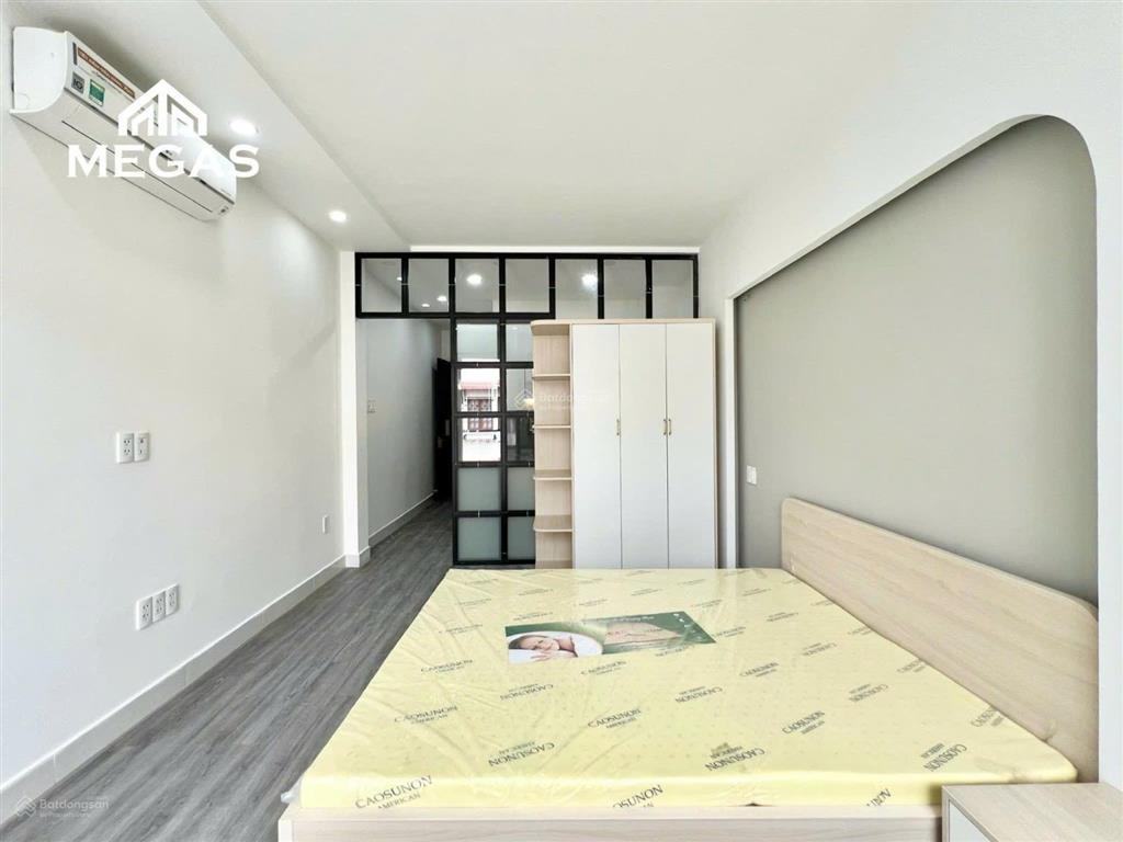 Căn hộ ban công 1 phòng ngủ mới 100% ngay cầu vượt 3 tháng 2