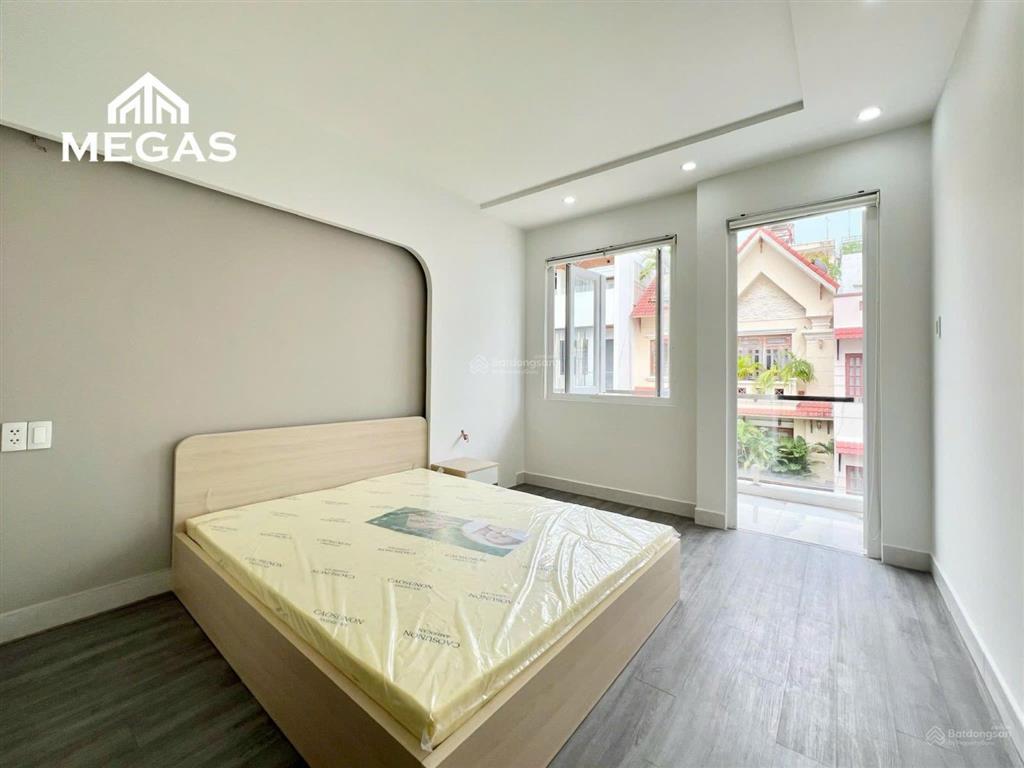 Căn hộ ban công 1 phòng ngủ mới 100% ngay cầu vượt 3 tháng 2