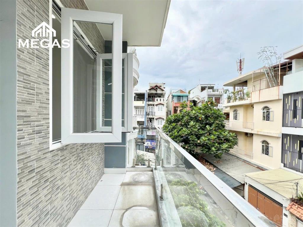 Căn hộ ban công 1 phòng ngủ mới 100% ngay cầu vượt 3 tháng 2