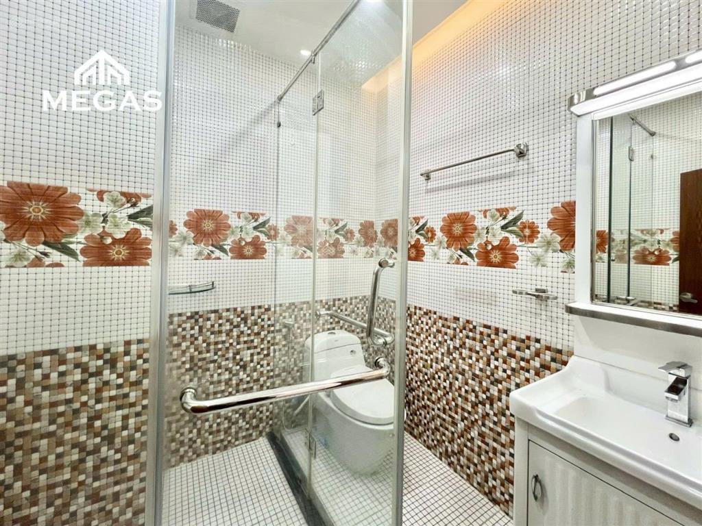 Căn hộ ban công 1 phòng ngủ mới 100% ngay cầu vượt 3 tháng 2