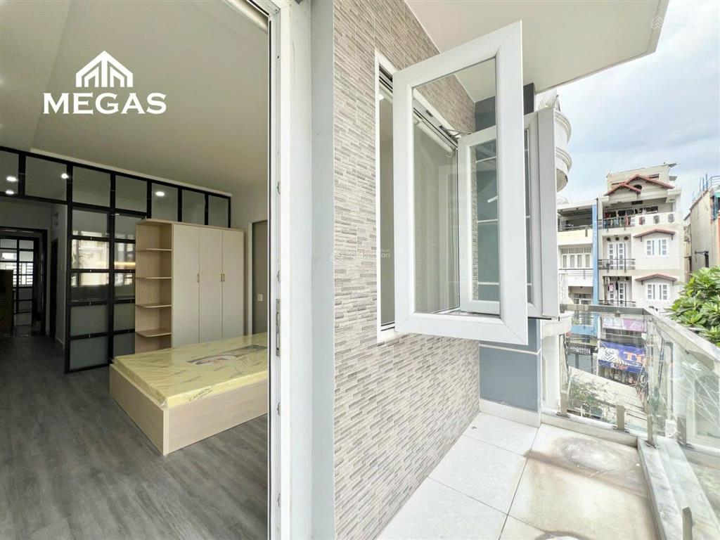 Căn hộ ban công 1 phòng ngủ mới 100% ngay cầu vượt 3 tháng 2