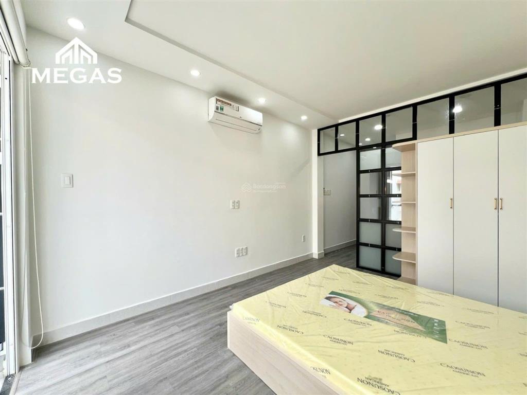 Căn hộ ban công 1 phòng ngủ mới 100% ngay cầu vượt 3 tháng 2