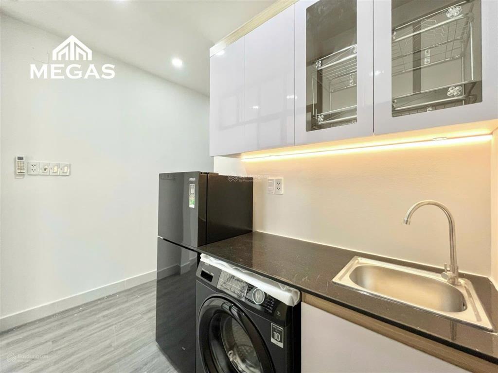 Căn hộ ban công 1 phòng ngủ mới 100% ngay cầu vượt 3 tháng 2