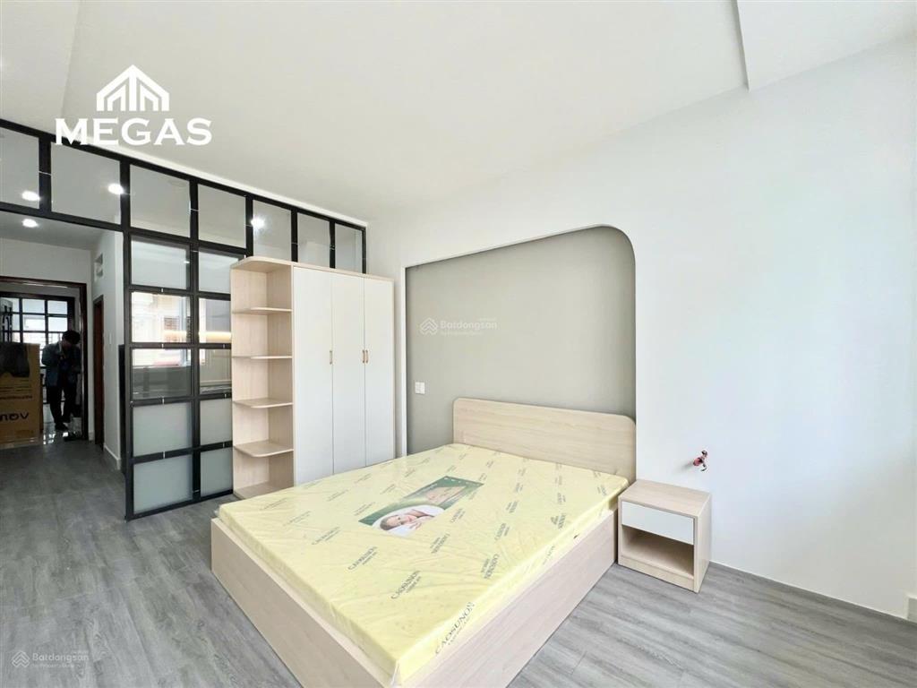 Căn hộ ban công 1 phòng ngủ mới 100% ngay cầu vượt 3 tháng 2