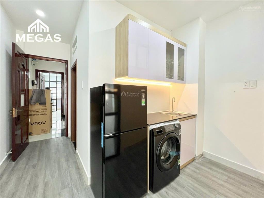 Căn hộ ban công 1 phòng ngủ mới 100% ngay cầu vượt 3 tháng 2