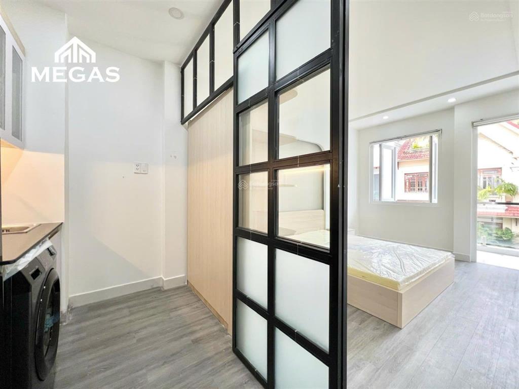 Căn hộ ban công 1 phòng ngủ mới 100% ngay cầu vượt 3 tháng 2