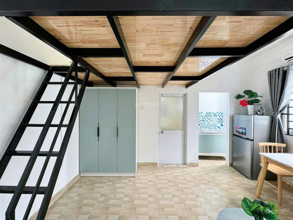 Duplex 30m2 tách bếp cửa sổ ngay bờ kè hoàng sa trường sa quận 3