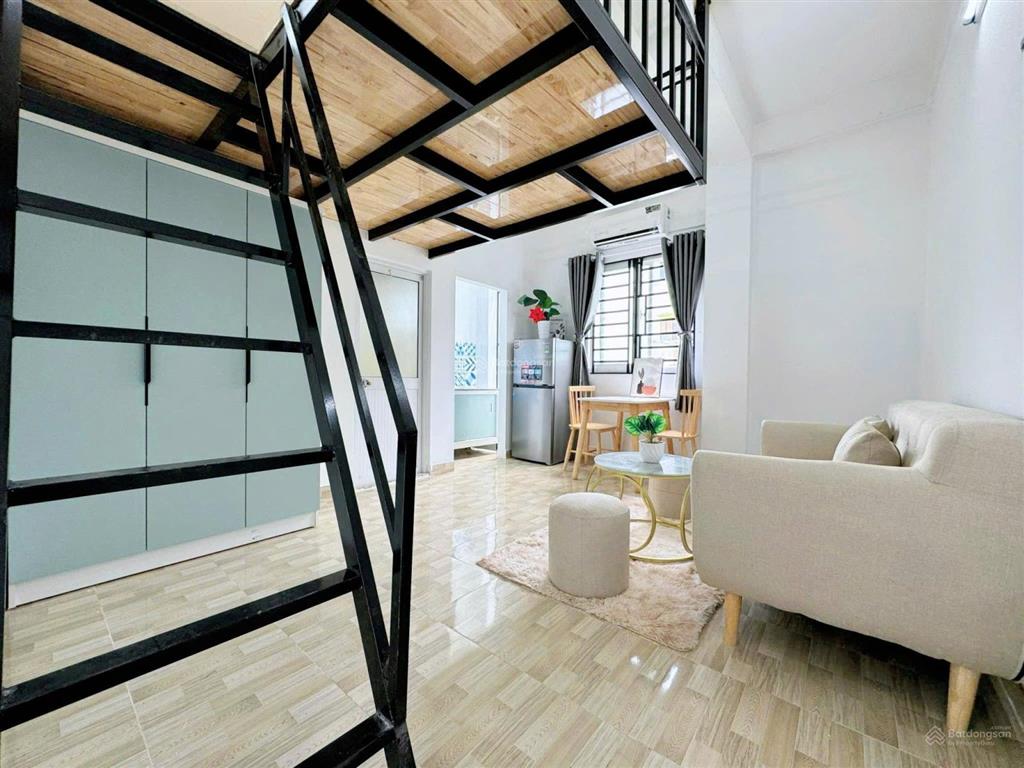 Duplex 30m2 tách bếp cửa sổ ngay bờ kè hoàng sa trường sa quận 3
