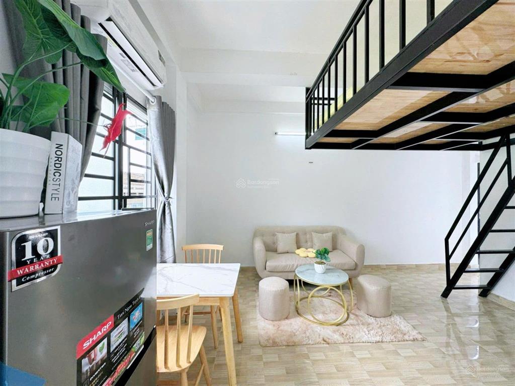 Duplex 30m2 tách bếp cửa sổ ngay bờ kè hoàng sa trường sa quận 3