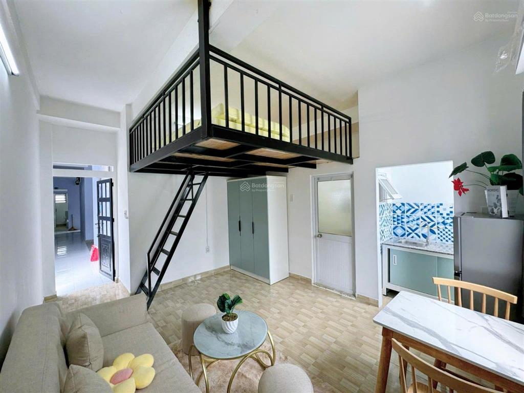Duplex 30m2 tách bếp cửa sổ ngay bờ kè hoàng sa trường sa quận 3