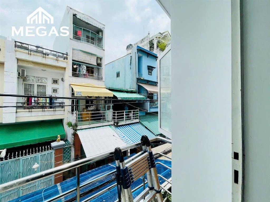 Cho thuê phòng có ban công cách ueh quận 10 chỉ 300m giữ tới tháng 9