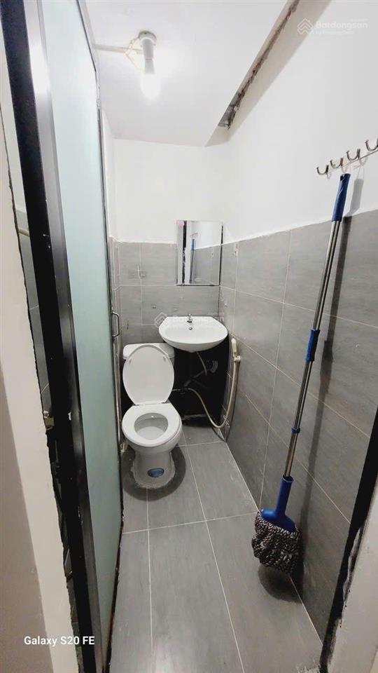 Phòng trệt mặt đất lối đi riêng siêu rẻ ngay trung tâm quận 10
