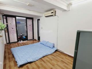 Phòng trệt mặt đất lối đi riêng siêu rẻ ngay trung tâm quận 10