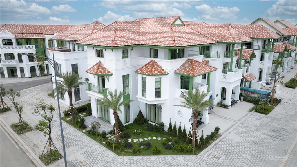 Bán nhanh căn góc vip của vip, view vườn thực vật, đối diện trường học, chân chung cư. giá 9.7 tỷ