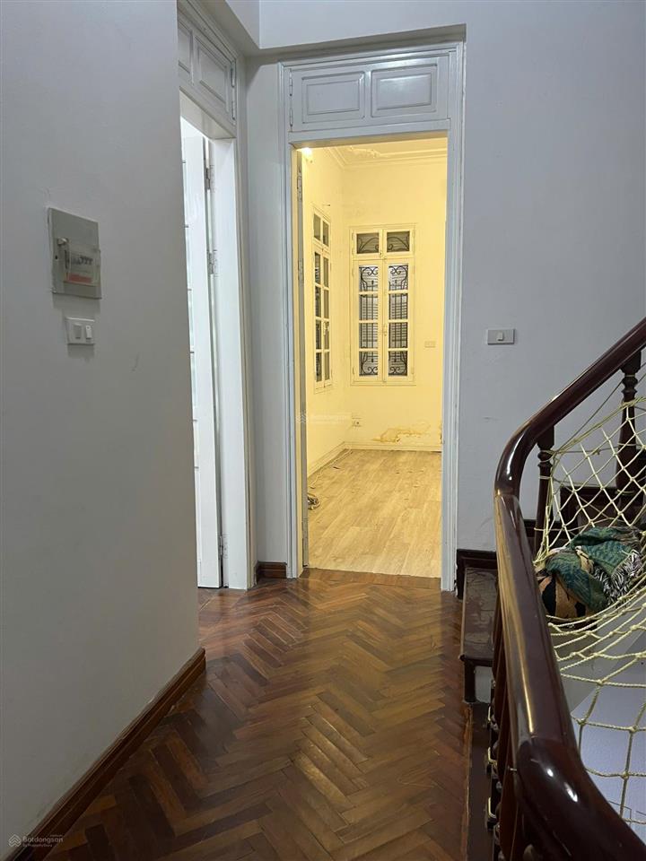 Cho thuê nhà riêng 3 tầng 4pn, 3wc, sd 180m2 tại lạc trung, giá cực chất 11 triệu/th