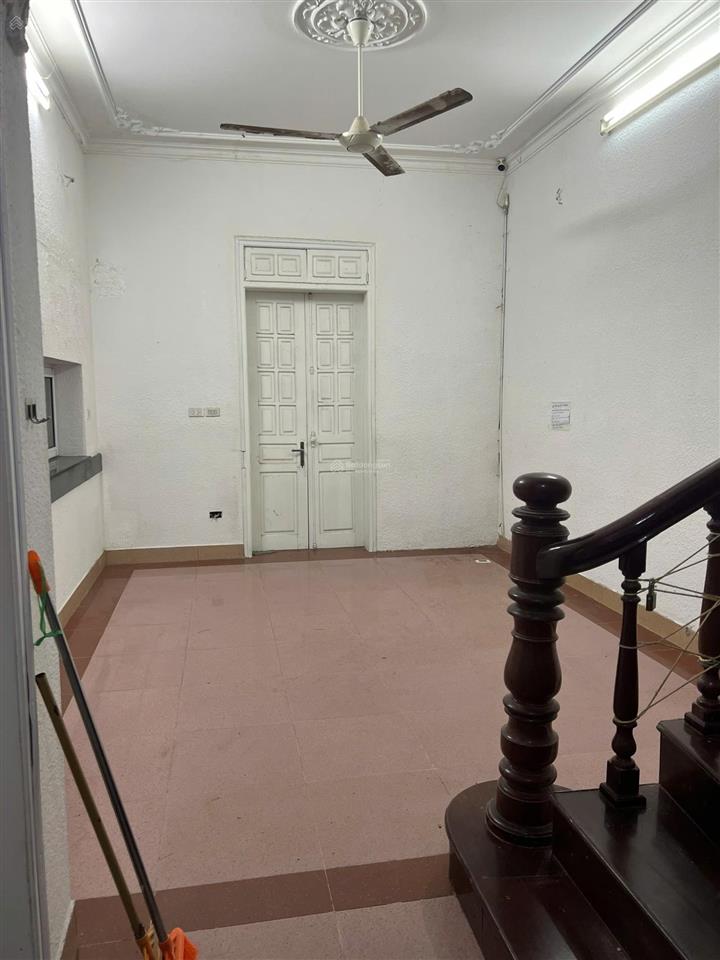 Cho thuê nhà riêng 3 tầng 4pn, 3wc, sd 180m2 tại lạc trung, giá cực chất 11 triệu/th