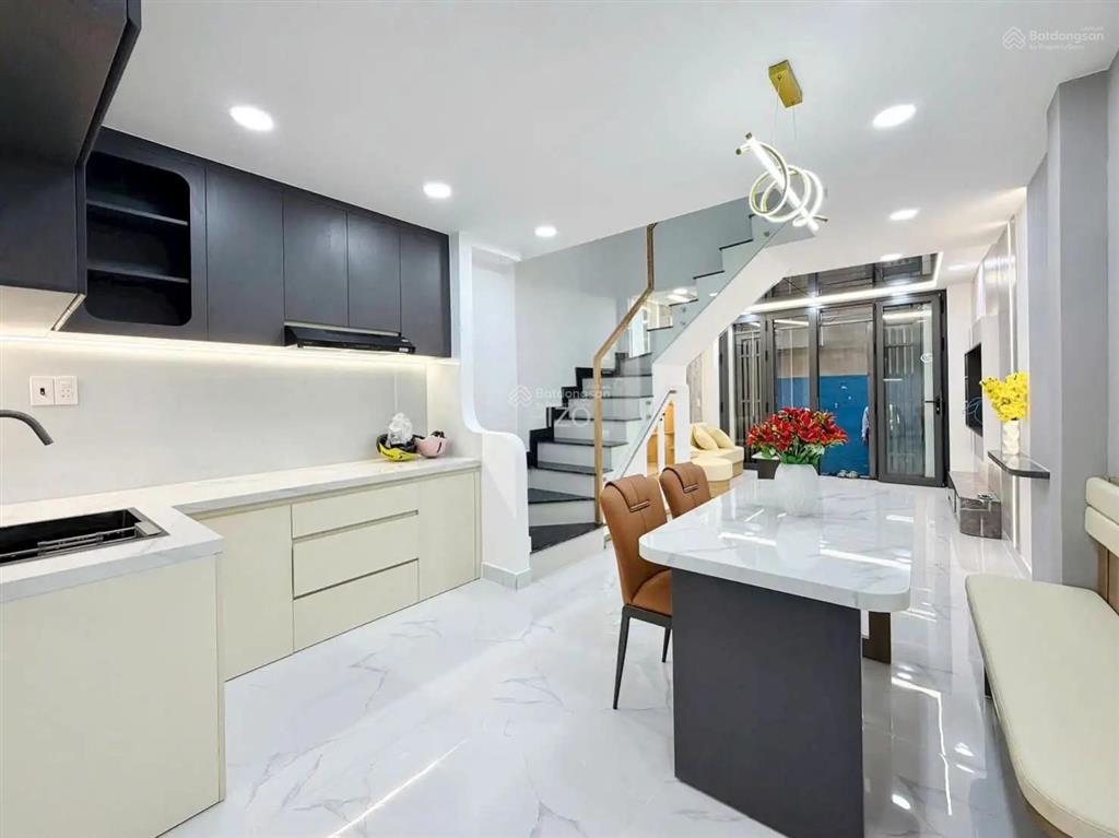 Quận 3 hiếm có! hẻm siêu vip lê văn sỹ, ngang 5.45m, 4 tầng, hơn 106m², thu nhập 40 triệu/tháng