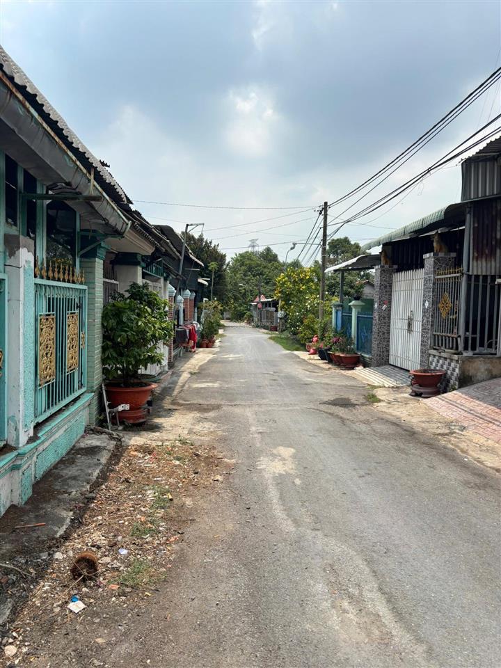 Nhà nhuận đức ngang 8m gần kế trường học, chợ