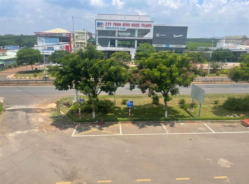 Bán nhà mặt tiền ql1a, đối diện trạm xăng petrolimex