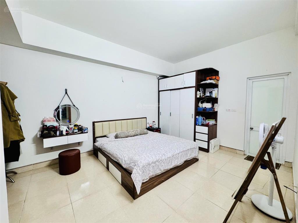 Chính chủ bán căn hộ 3pn 108m2 tầng trung đẹp, sổ hồng trao tay tại chung cư c14  bộ công an, hn