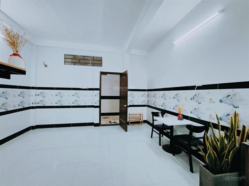Chính chủ cho phòng trọ dang studio 35m2  gần đại học fpt  tài chính marketing  giá 3.2tr/tháng