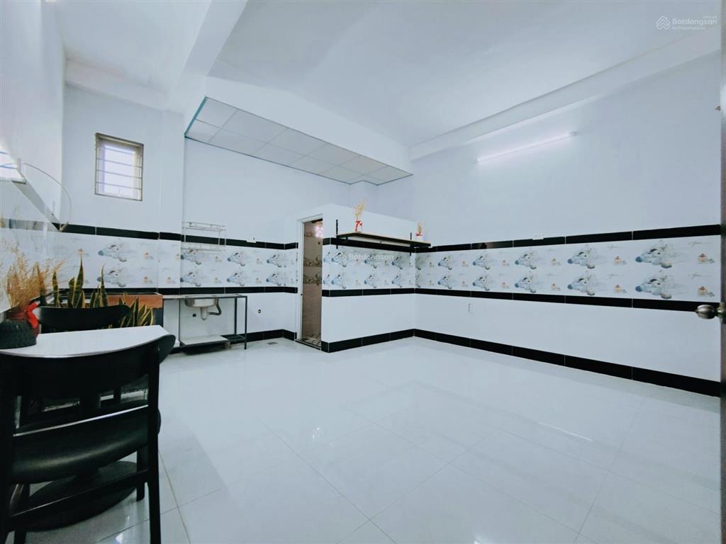 Chính chủ cho phòng trọ dang studio 35m2  gần đại học fpt  tài chính marketing  giá 3.2tr/tháng