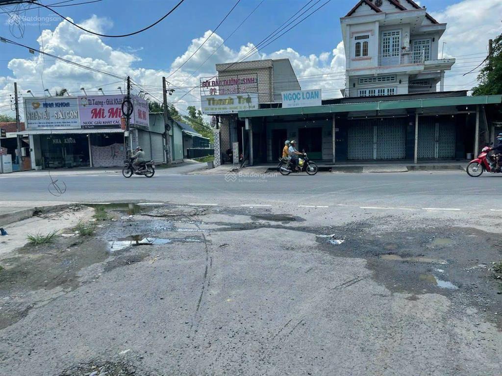 Bán gấp lô đất 1 sẹc đường dt825 cách chợ trảng bàng 300m. diện tích 144m2.chốt giá 700 triệu.shr