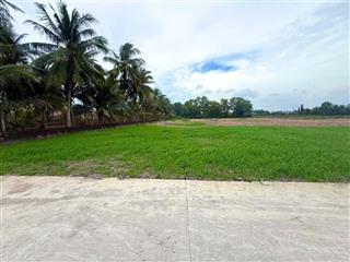 Lô đất vườn cực đẹp nằm ngay thị trấn gò dầu, tây ninh. diện tích 1000m2 giá 800 triệu. shr