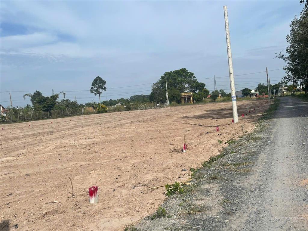 Đất đẹp vuông vức nằm gần kcn phước đông, gò dầu, tây ninh. diện tích 170m2 giá 800 triệu. shr