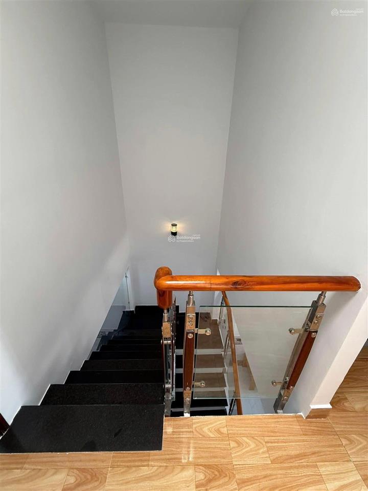 Chủ ngộp bán nhanh căn nhà 1 trệt 1 lầu xã phước hiệp, củ chi. diện tích 123m2. shr giá 1 tỷ