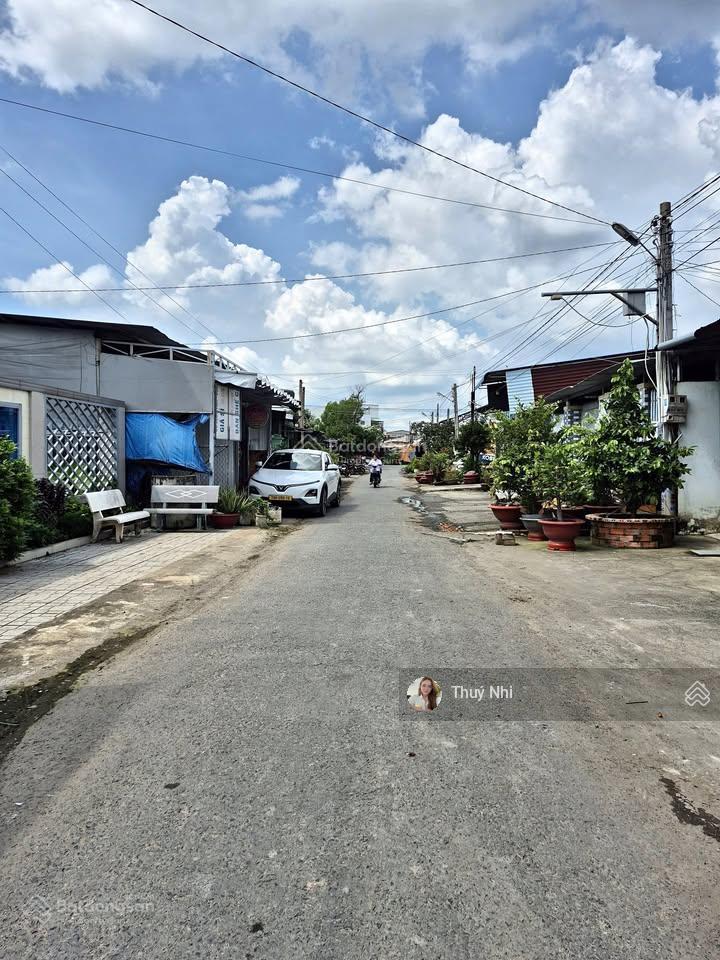 Bán nhà đẹp ngay chợ trảng bàng, 150m2 shr, đường nhựa oto, giá chỉ 860 triệu