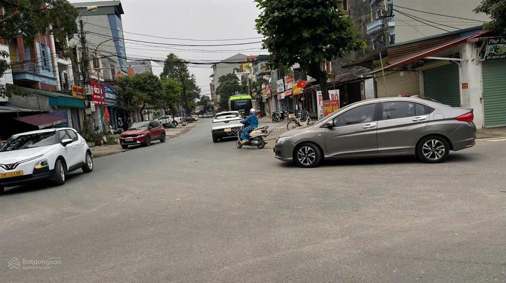 Nhỉnh 5 tỷ lô góc kinh doanh ngay mặt phố tiền phong  mê linh, vị trí đắc địa