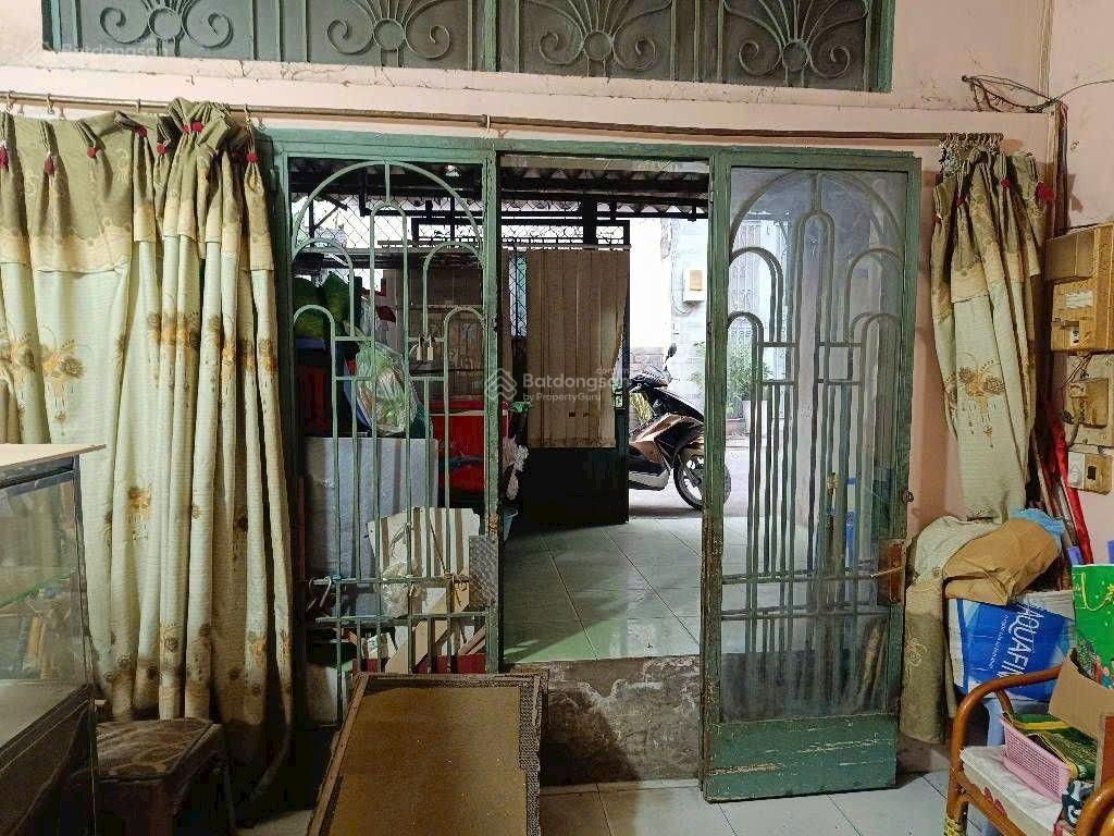 Sát mặt tiền phạm hùng ,cầu chánh hưng, khu đất đô thị hóa , chi 3 phút qua q5,q10,q6,q11