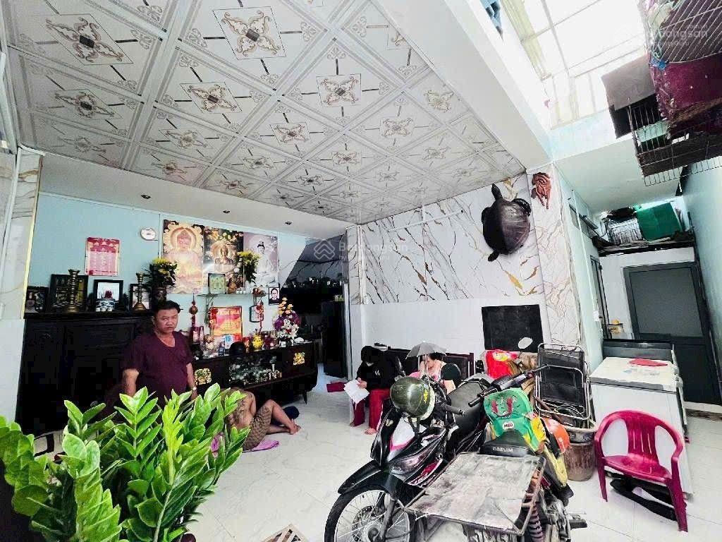 Tuyển đường giao bùi minh truc, tạ , quang buu, cách vài bước chân ra hẻm xe hơi kdk hiện hữu,