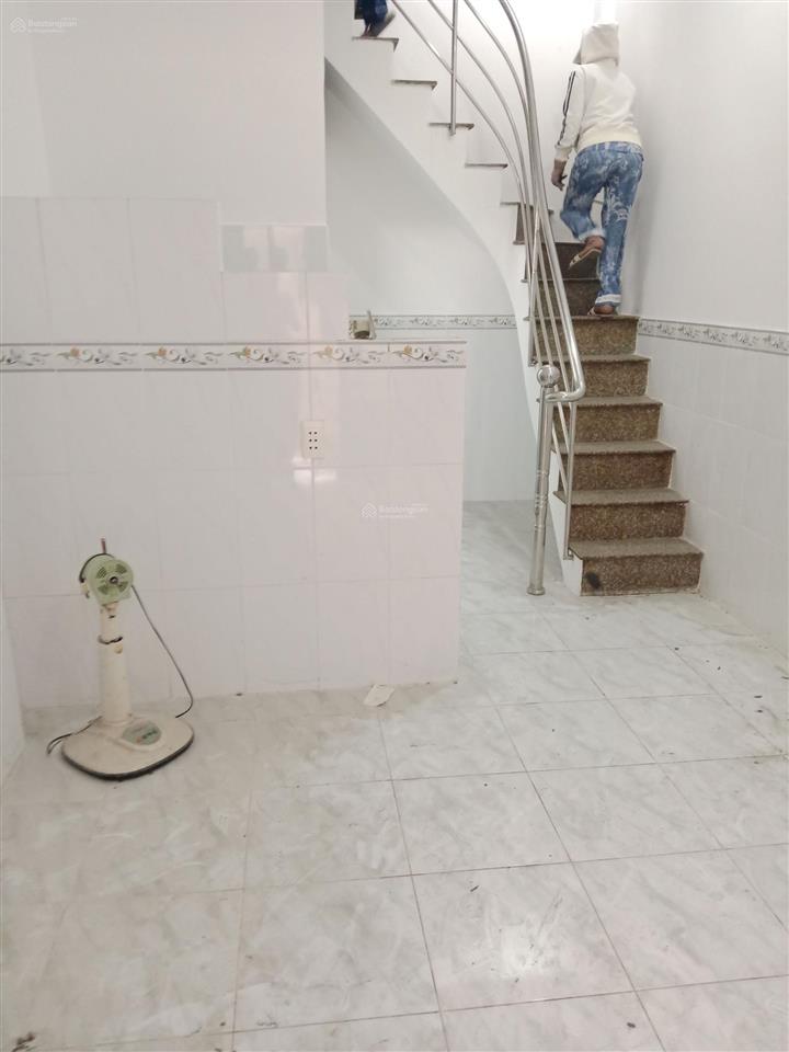 Bán nhà lưu hữu phước p15 q8. giá 1tỷ 300. diện tích 3x7. 1lầu 2pn. hẻm 3 gác