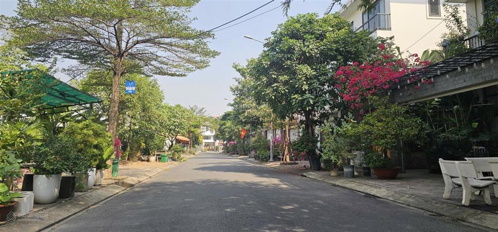 Siêu giảm giá  biệt thự 180m2 ngay trục liên phường q9  minh đường rộng thoáng, cây cảnh xanh mát