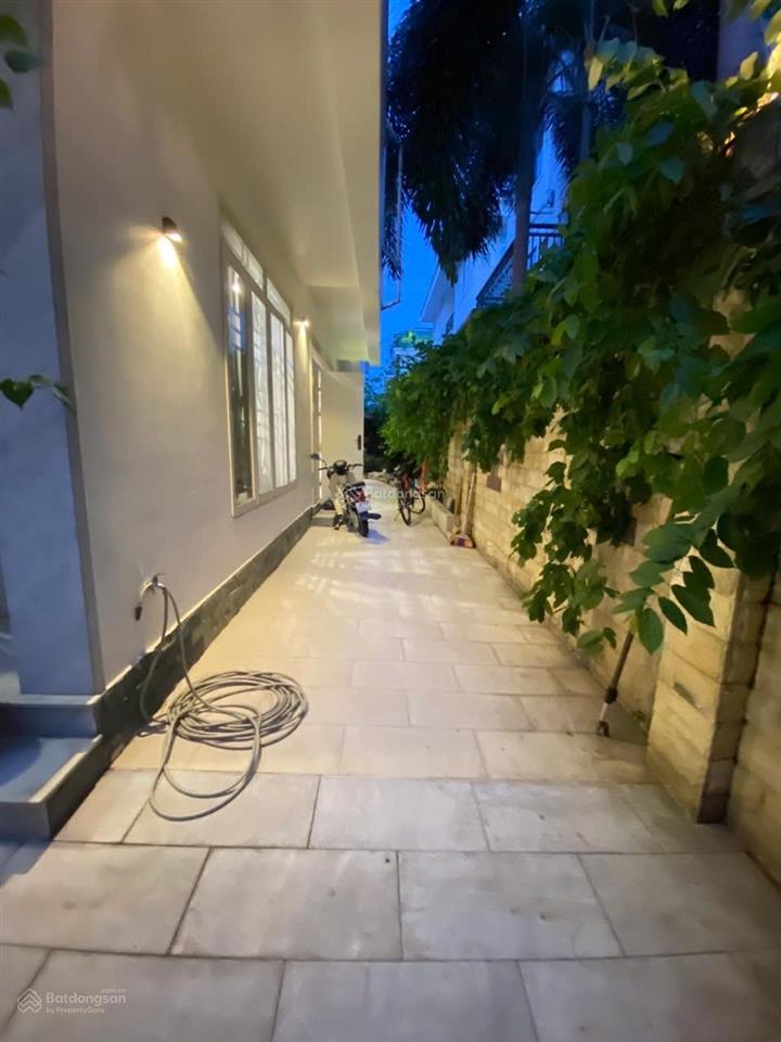 Siêu giảm giá  biệt thự 180m2 ngay trục liên phường q9  minh đường rộng thoáng, cây cảnh xanh mát