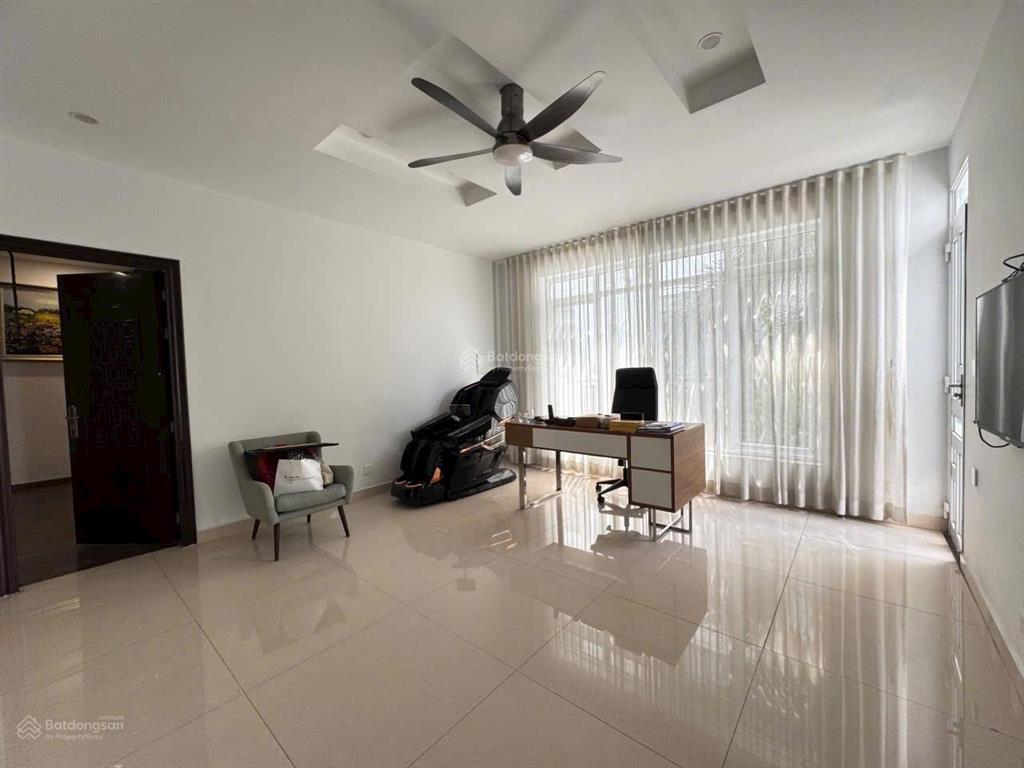 Siêu giảm giá  biệt thự 180m2 ngay trục liên phường q9  minh đường rộng thoáng, cây cảnh xanh mát