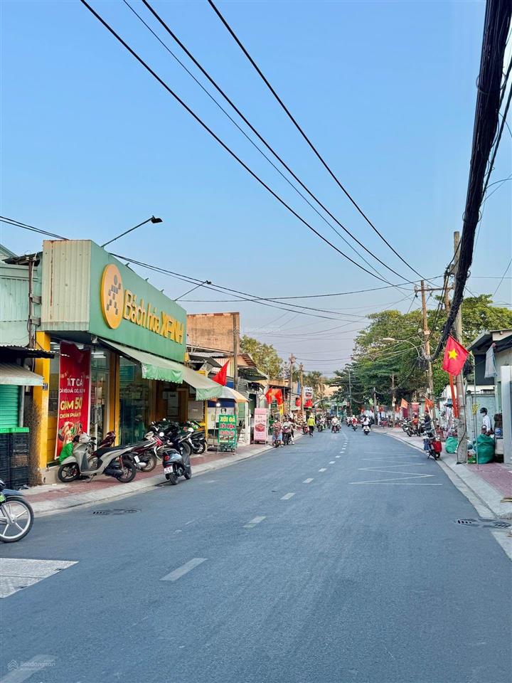 Nhà đẹp 3 tầng, 4pn, 4wc ngay suối tiên ga metro  quận 9 4.3x23 100m2 chỉ 8.2 tỷ  đường 10m