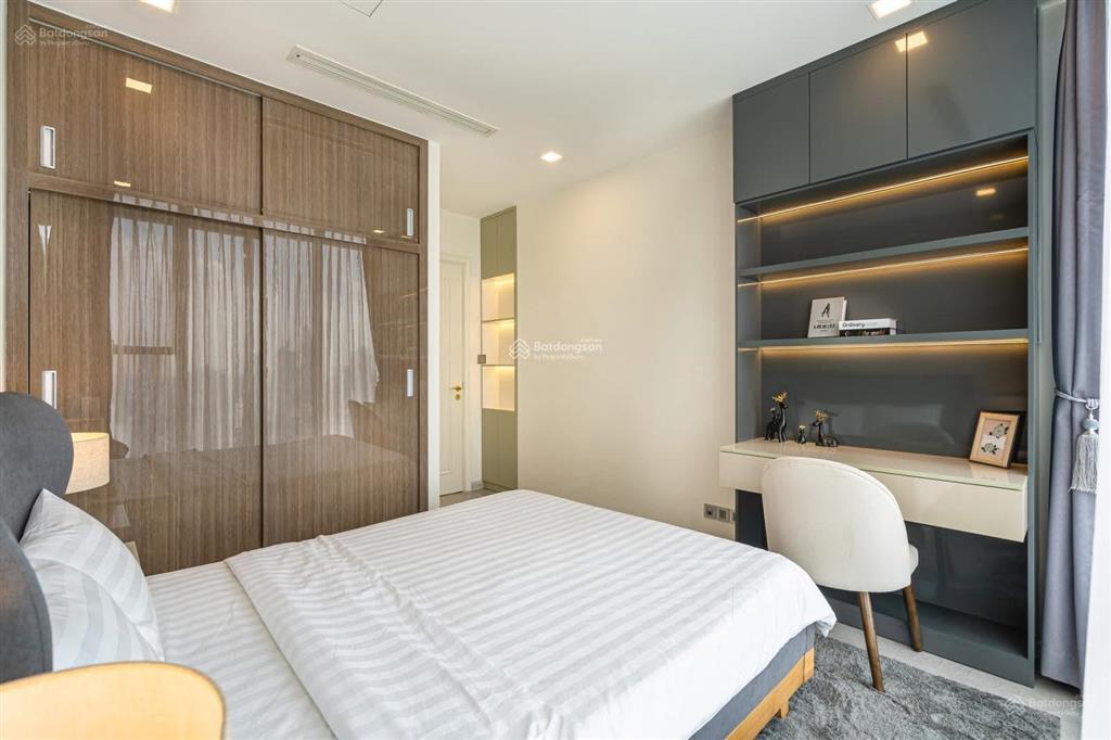 Bán nhanh chcc kingston. giá chỉ 9.95 tỷ. nằm 2 mặt tiền trung tâm phú nhuận.  em 0379 944 ***