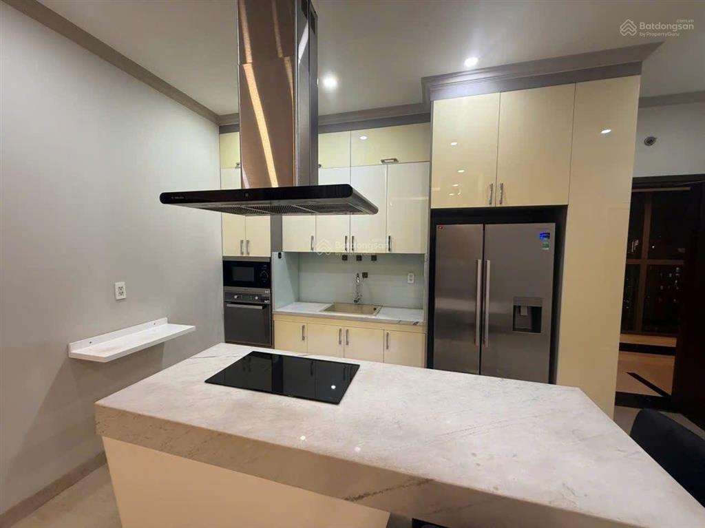 Bán nhanh chcc kingston. giá chỉ 7.28 tỷ. nằm 2 mặt tiền trung tâm phú nhuận.  em 0379 944 ***