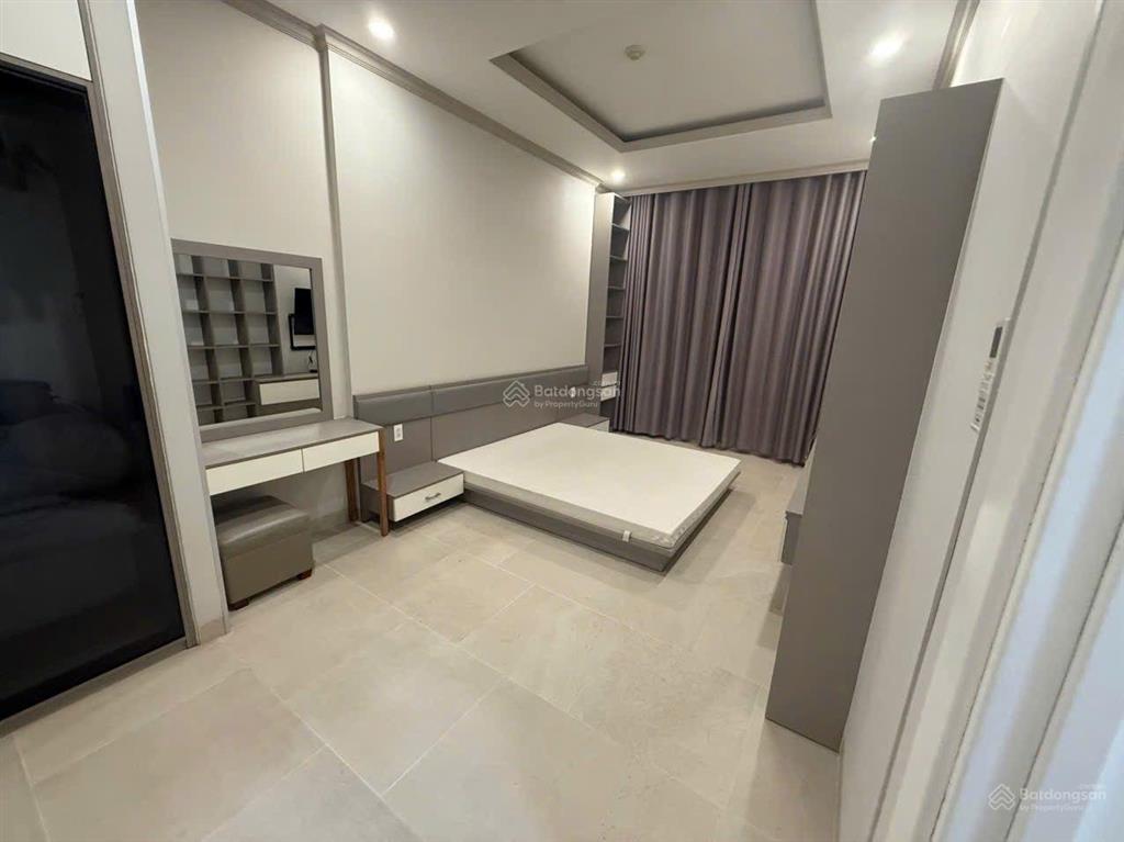 Bán nhanh chcc kingston. giá chỉ 8 tỷ. nằm 2 mặt tiền trung tâm phú nhuận.  em 0379 944 ***