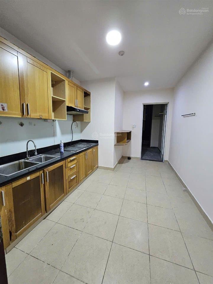 Cần cho thuê căn hộ chung cư cộng hoà garden 75m2 giá 13 triệu.  0379 944 ***