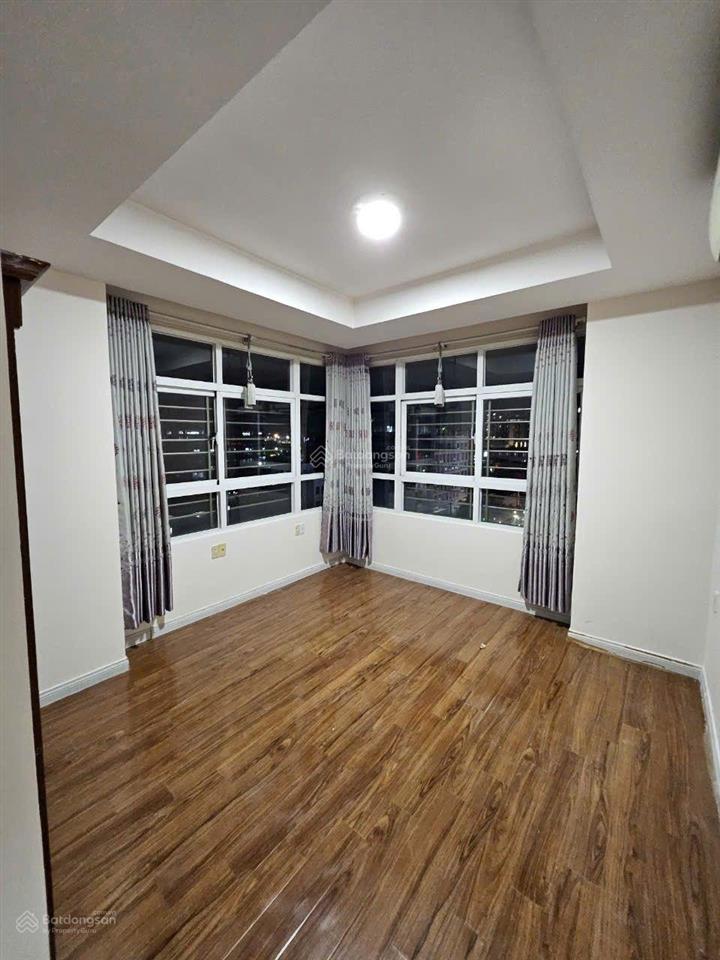 Cần cho thuê căn hộ chung cư cộng hoà garden 75m2 giá 13 triệu.  0379 944 ***