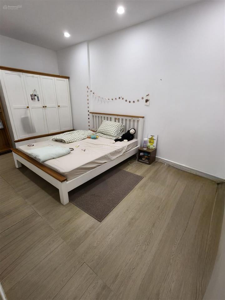 Cần cho thuê căn hộ chung cư cộng hoà garden. 75m2. giá 15 triệu.  em 0379 944 *** call/zalo