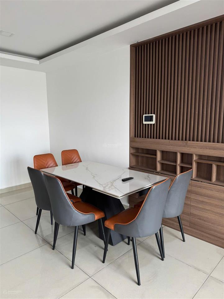 Cần cho thuê nhanh chcc sky center.  em 0379 944 *** sdt/zalo