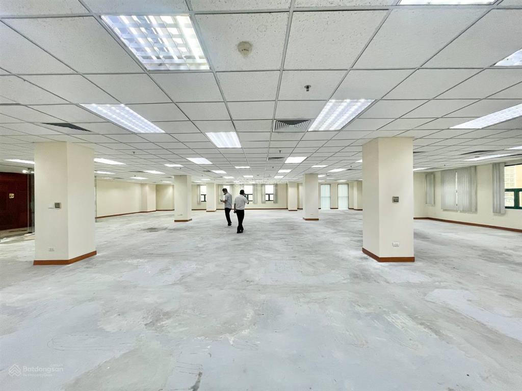 Cho thuê văn phòng building 400m2 tại phố thái hà, đống đa, giá chỉ 335k/m2 bao pdv, siêu rẻ, đẹp