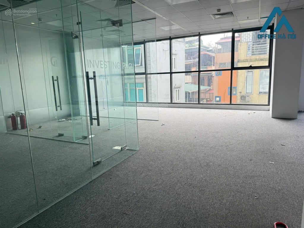 Cho thuê văn phòng 105m2 tại the golden palm lê văn lương, 40 triệu vnd/tháng