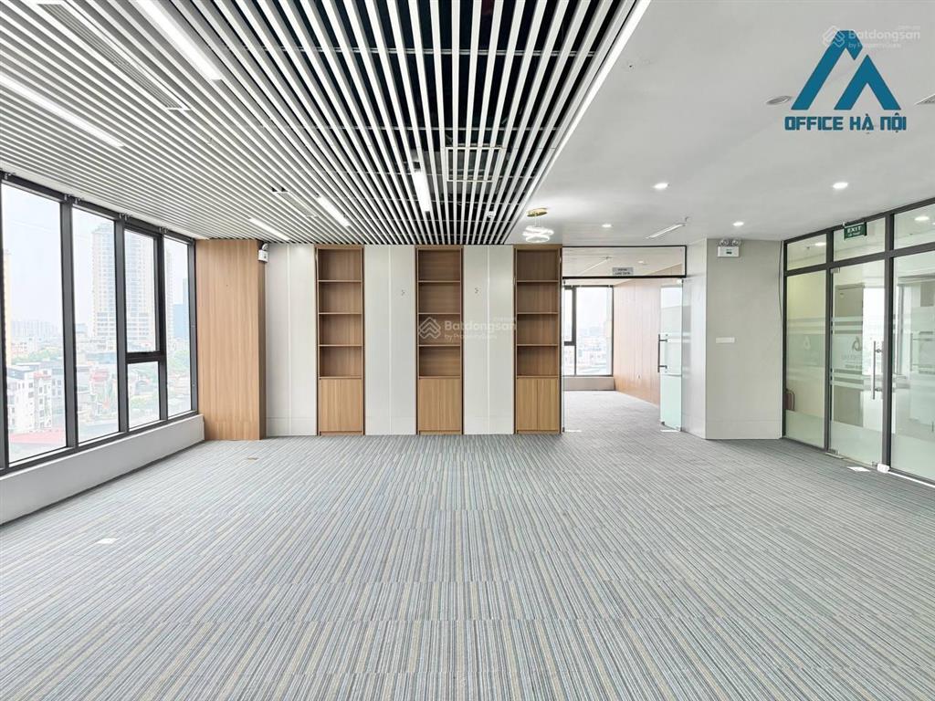 Cho thuê văn phòng lê văn lương 240m2 chia sẵn vách kính trải thảm giá chỉ 360k/m2/th bao pdv